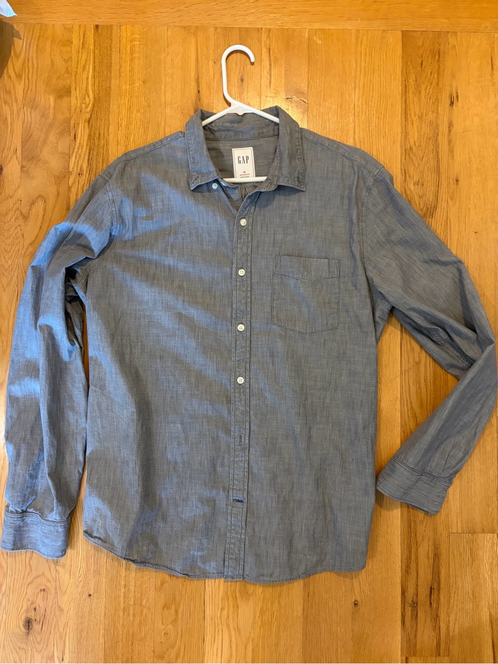 Title: Gap Men’s Chambray Button-Down Shirt - Grey Blue - XL Untucked Fit